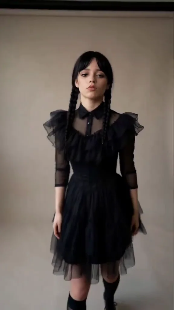 Frame from Friday Adams 15-second source dance; select to play the video.
